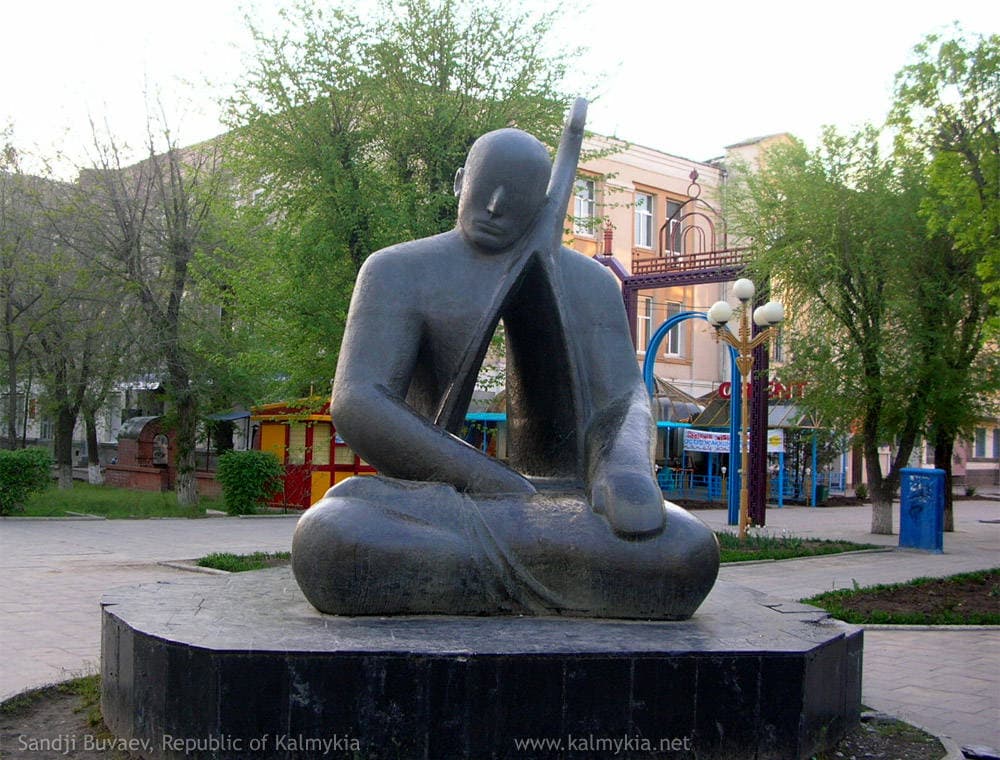 Скульптура ««Эхо»» в Элисте