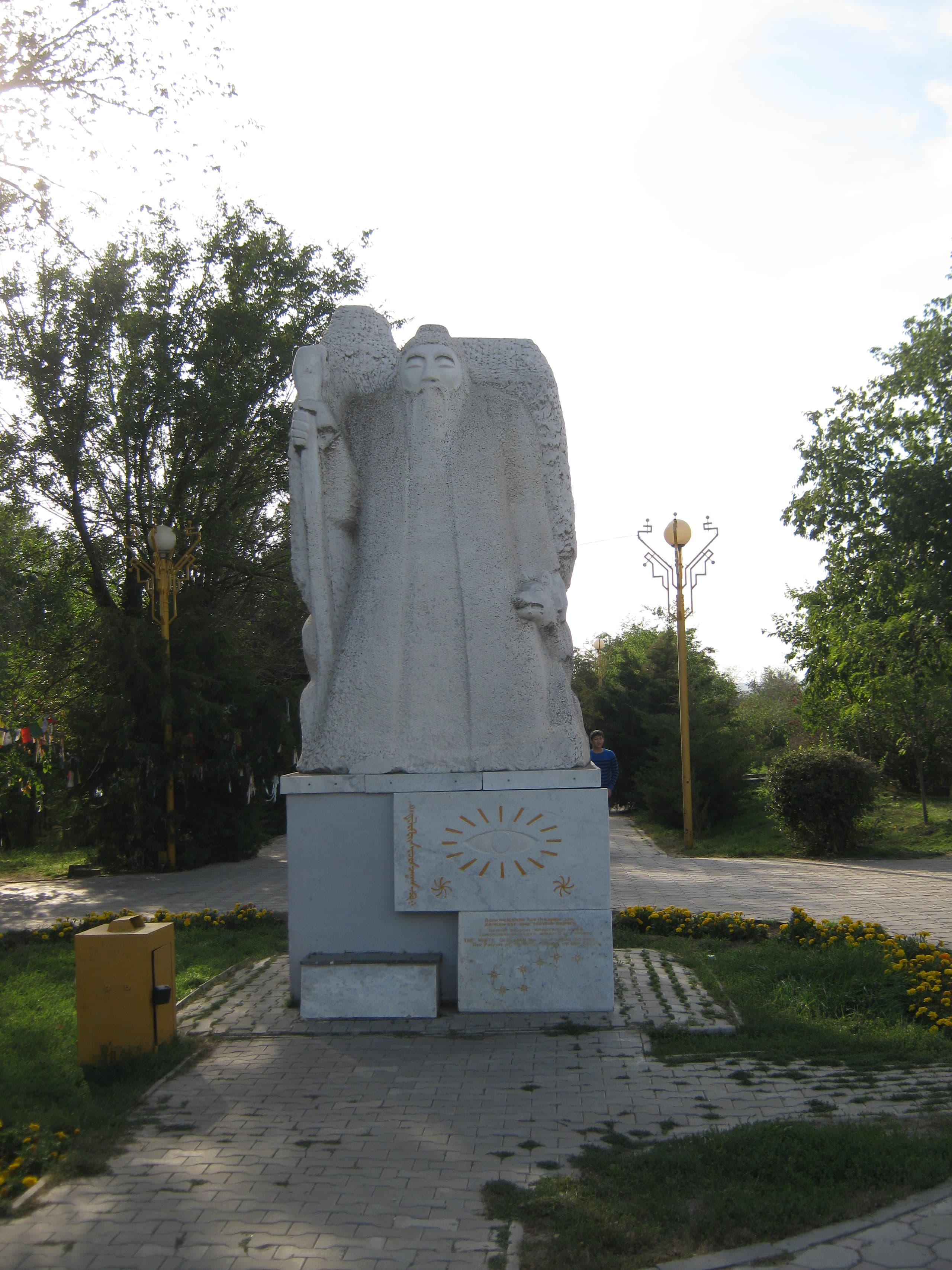 Скульптура «Белый Старец» в Элисте