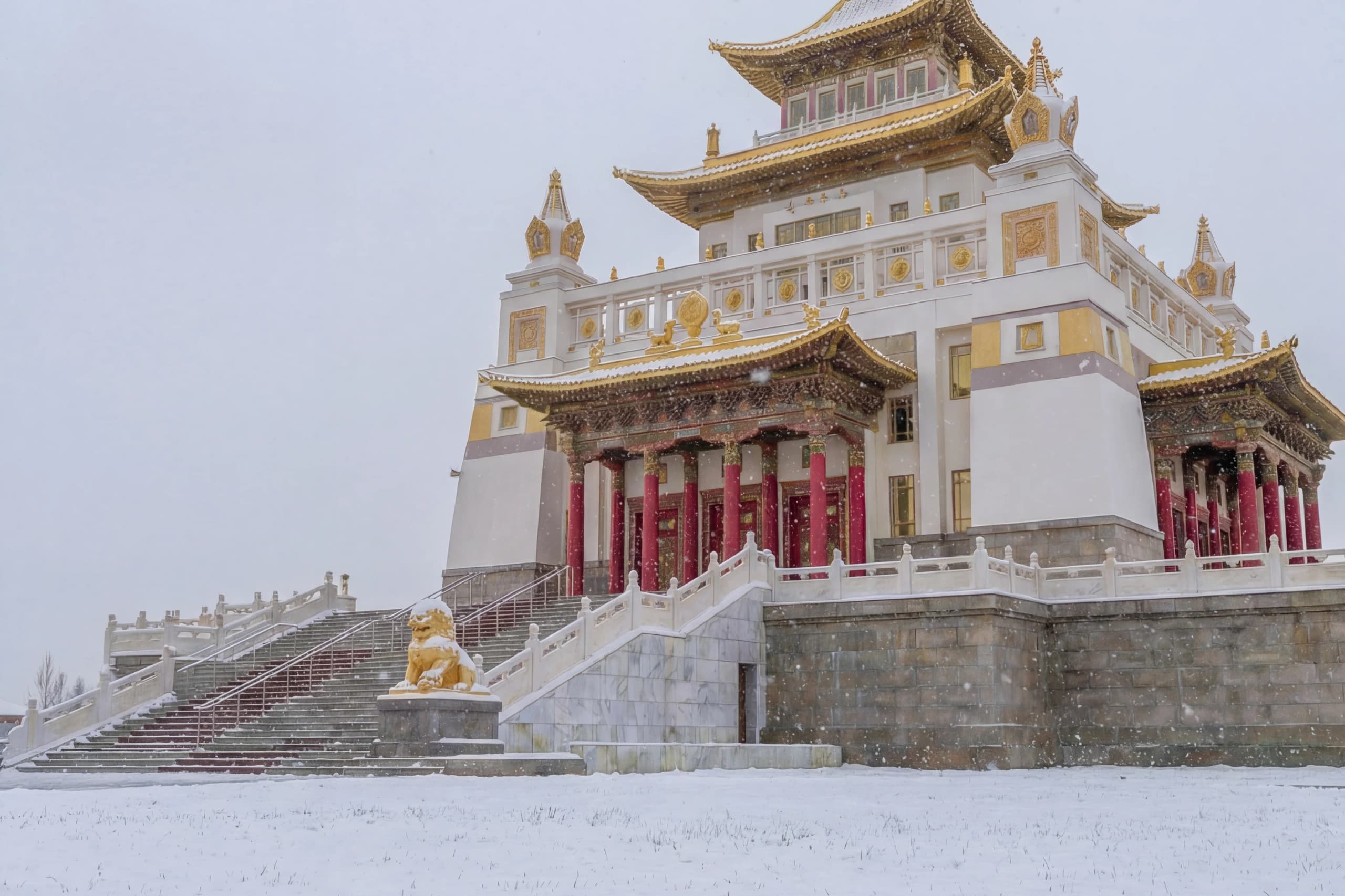 Золотая обитель Будды Шакьямуни в Элисте