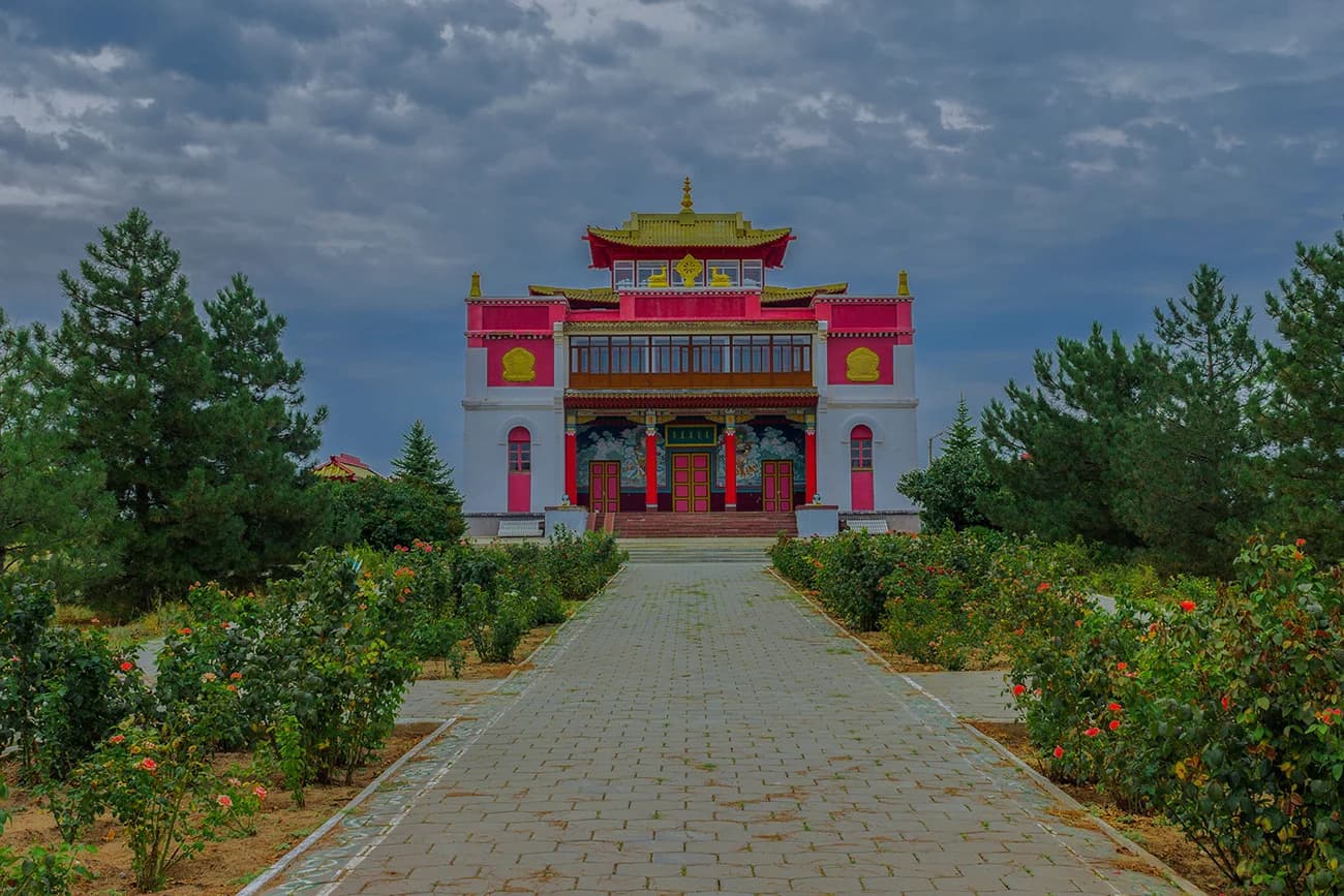 Старый хурул Сякюсн-Сюме на окраине Элисты